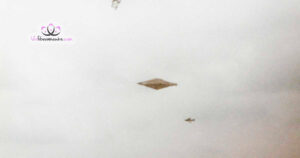 "La foto più nitida di sempre" di un enorme UFO, tecnologia militare avanzata o solo una roccia nell'acqua?